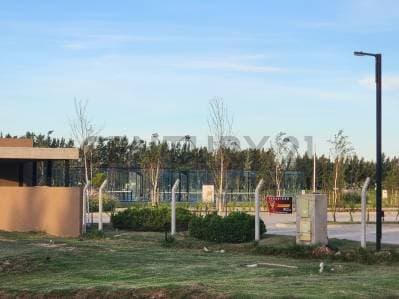 ESPECTACULAR LOTE EN UNO DE LOS MÁS PROMETEDORES BARRIOS DE CANNING - 5