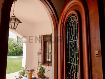 Importante Casona en Villa Elisa (7 y 48) | 3 dormitorios con cochera y piscina | USD 390.000 | - 2