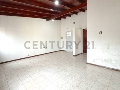 Departamento 2 ambientes con patio e ingreso para vehículo. VENADO TUERTO - 4