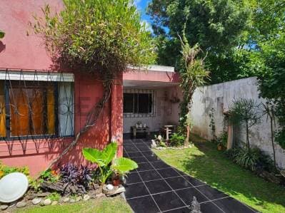 Venta Casa 4 ambientes Hurlingham ( permuta ) - Principal