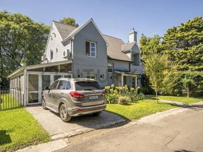 Venta Casa 4 amb con quincho pileta y cochera Los Abedules - 2