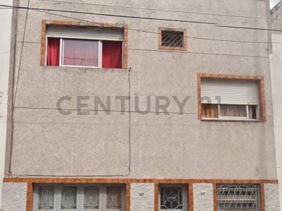 Venta Casa 3 Dormitorios a Refaccionar Liniers Patio, Balcón y Terraza. - 2