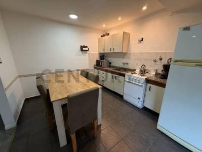 CASA LOTE PROPIO LIMITE CIUDAD JARDIN Y CASEROS C/COCHERA Y JARDIN - 5