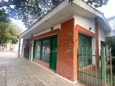 Casa 4 Amb + Local + Galpón a Metros de Av. Alem | Gran Potencial Talleres Oeste - Principal