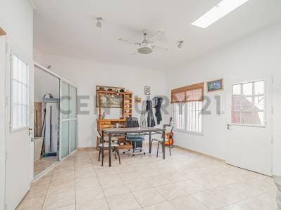 VENTA DE CASA AMPLIA SOBRE LOTE PROPIO EN EXCELENTE UBICACIÓN DE CABALLITO - 2
