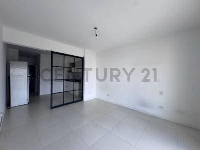 VENTA MONOAMBIENTE CON BALCON Y COCHERA EN ITUZAINGO - 4
