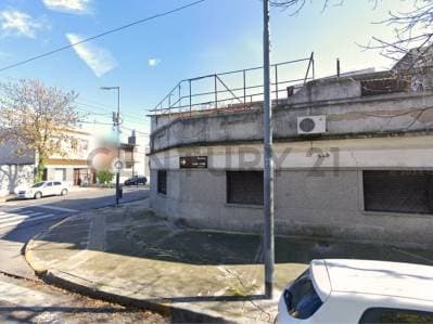 CASA DE 5 AMB. COCHERA/TERRAZA-PERMITE EDIFICAR HASTA 3 PISOS!!! - 2