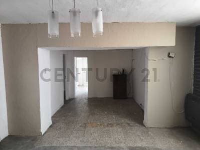 CASA TIPO PH CON PATIO EN VENTA - APTO CREDITO - PERMUTA - 2