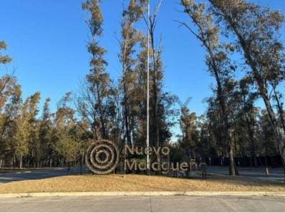 270 m² frente a plaza y pequeño lago| USD 62.500 - Principal