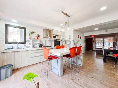 Venta de Casa con 3 Dormitorios y Quincho en Barrio Jardín. La Plata - 5