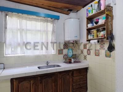 Encantadora casa-quinta de 4 ambientes con pileta y quincho. Parque de 832.50 m2. Merlo - 4
