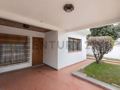 Casa 4 Ambientes APTA CRÉDITO sobre lote de 242 m² | Cochera, Gran Parque y Potencial de Ampliación - 2