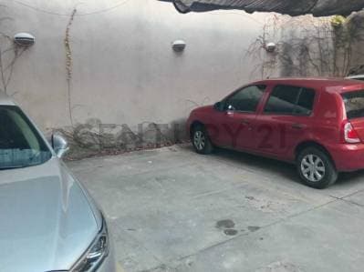 VENTA DE COCHERA EN PLANTA BAJA SOBRE AV BELGRANO - 2