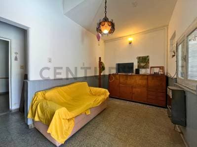Venta Casa 2 Dormitorios con patio y cochera | Arroyito, Rosario - 3