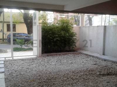 VENTA DE COCHERA DESCUBIERTA EN SAN ISIDRO - 4