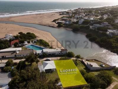 Lote con imponente vista al mar y a la desembocadura del arroyo de Claromecó. Ubicado en calle... - Principal