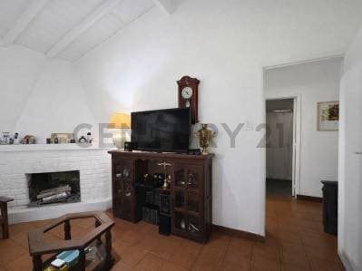 CASA EN VENTA CON PILETA PARQUE ALVEAR 2 DORM 1 PLANTA - 4