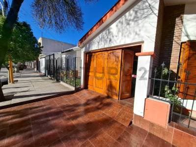 ¡Casa en venta en Rivadavia! - 2