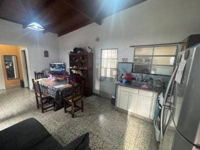 Ph de dos dormitorios y dos patios en venta, La Plata - 3