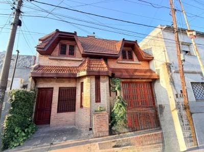 VENTA CASA 5 AMBIENTES CON COCHERA VILLA SARMIENTO APTO CREDITO - Principal
