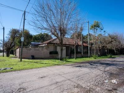 Casa en venta en City Bell, 3 dormitorios, quincho y pileta - 3