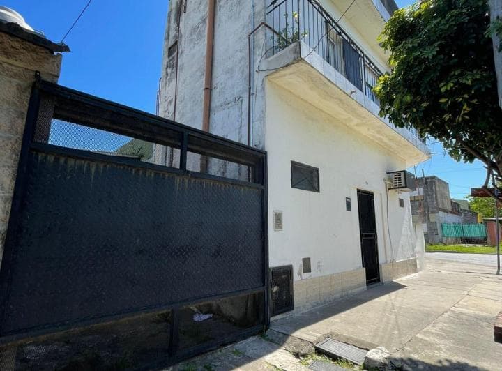 Casa PH en Venta Moron Sur Terraza - 2