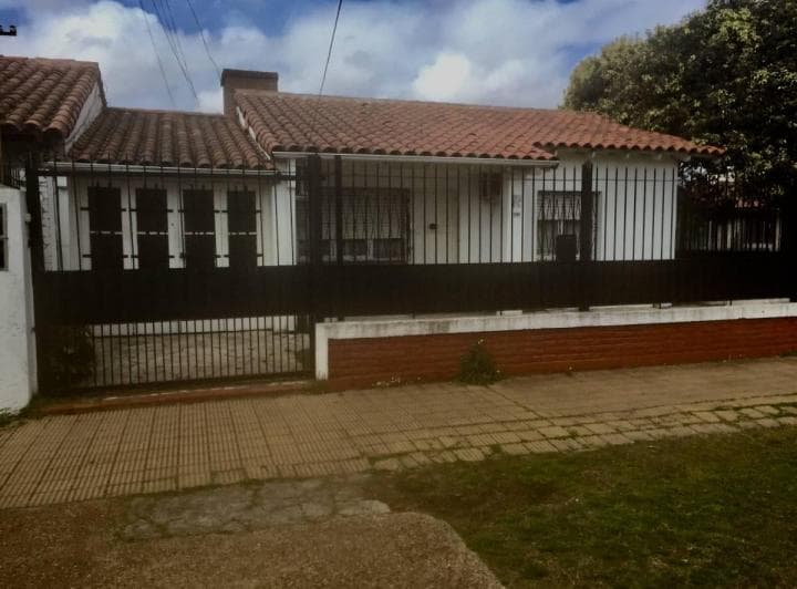 Casa de 3 Ambientes con Cochera en Banfield. - 2