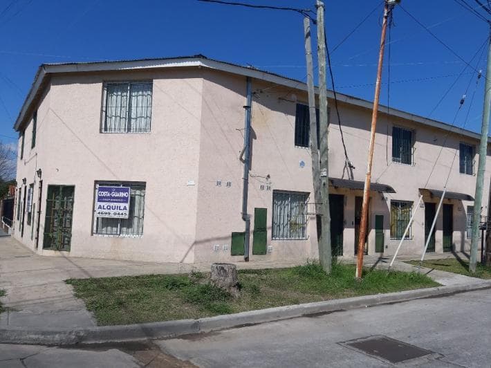 Departamento de 2 Ambientes en Primer Piso Al Frente - 2