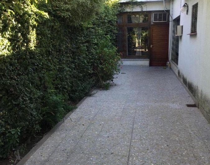 Casa en Venta de 5 Dorm. C/ Cochera en Lomas de Zamora - 2