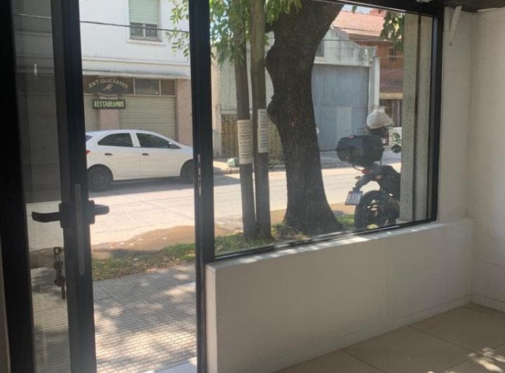 Local + 2 Privados + 2baños + Kitchinet. Venta Guido 261 Quilmes - 5
