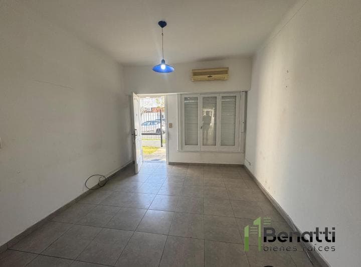 Propiedad Multifamiliar en Alquiler de 4 Ambientes con Patio - 4
