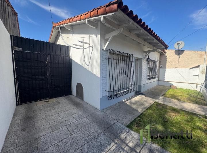Propiedad Multifamiliar en Alquiler de 4 Ambientes con Patio - 3