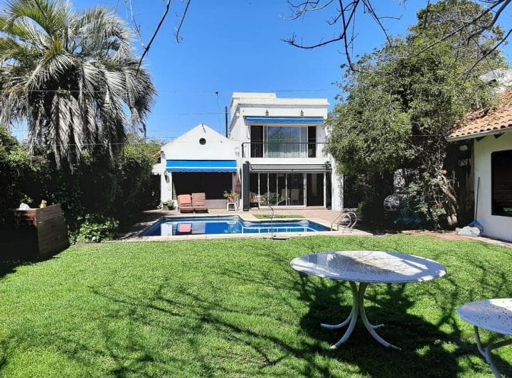 Lomas Jockey, Casa con Lindo Jardin - 2