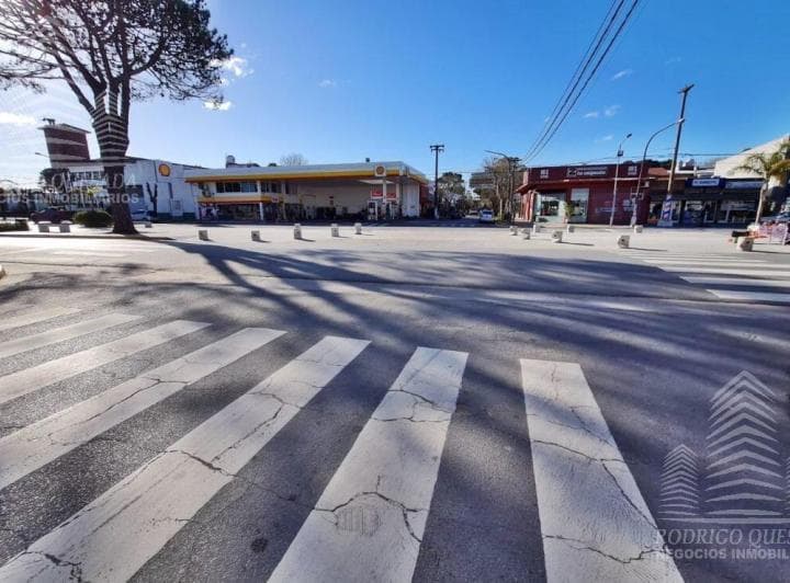 Excelente Local Comercial! Centro de Mar de Ajo! - 3