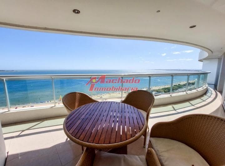 Alquiler de Apartamento de 3 Dorm. + Dep de Servicio en Punta del Este - 3