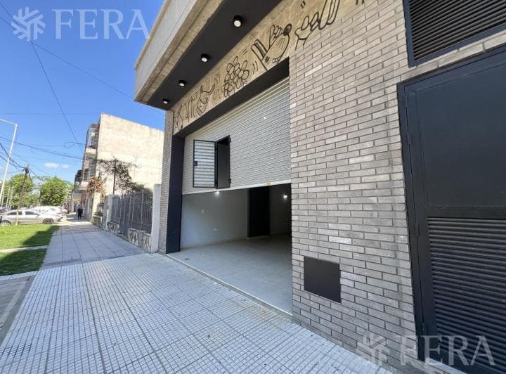 Venta de Local en Wilde Excelente Ubicación - 4
