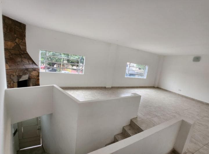 Propiedad en Venta - Galpón + 2 Departamentos - 4