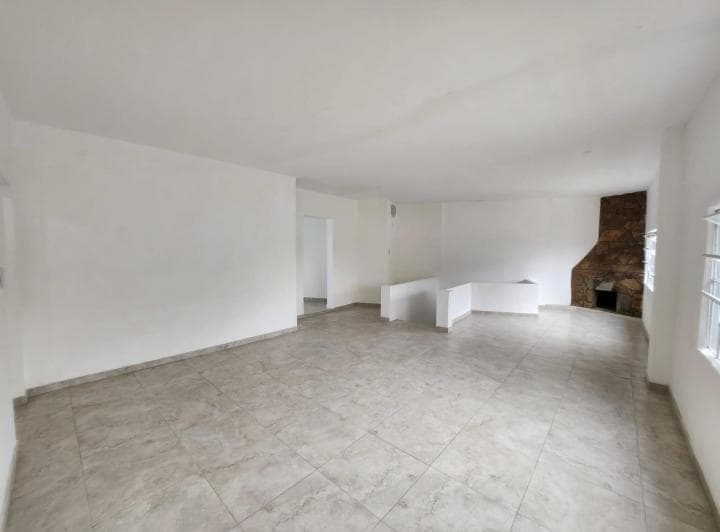 Propiedad en Venta - Galpón + 2 Departamentos - 5