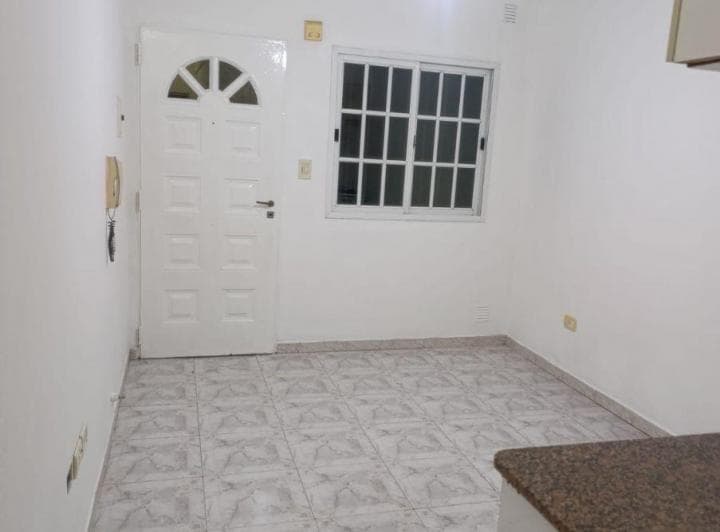 En Alquiler - Departamento 2 Ambientes con Patio - Ramos Mejia - 3