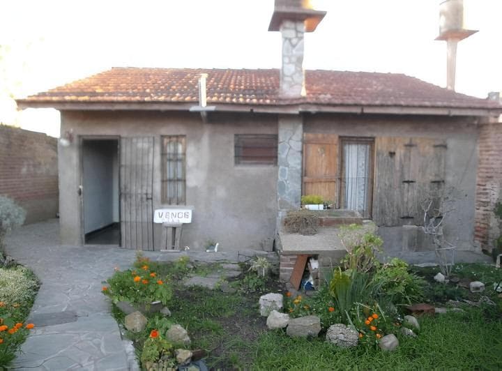 Venta Casa con Gran Terreno. Belgrano 8550 - 2
