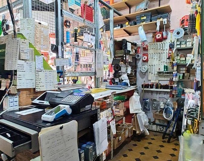 Llave Ferretería Barrio Abasto. 50 Años en El Rubro. Entre Rios y Ocampo, Excelente Visibilidad - 2