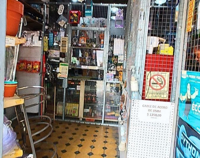 Llave Ferretería Barrio Abasto. 50 Años en El Rubro. Entre Rios y Ocampo, Excelente Visibilidad - 4
