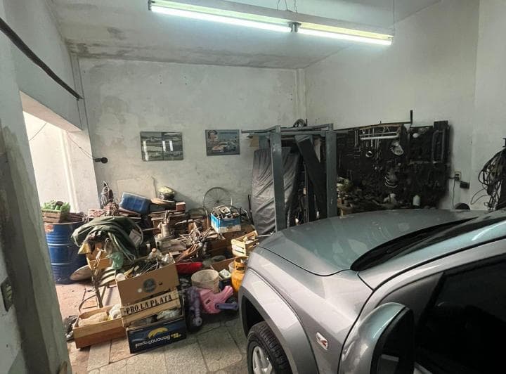 Propiedad Multifamiliar con Local, Dos PH 2 Ambientes y Vivienda 4 Ambientes - 2