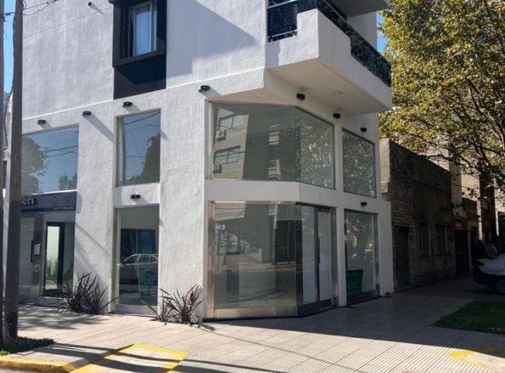Local. | Av Urquiza Al 2500 - 5