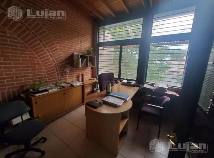 Espectacular Edificio Oficinas Garaje Para 4 Autos y Piso Único Vivienda 3 Ambs - 4