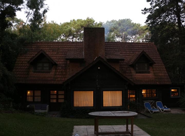 Amplia Casa en El Bosque de Cariló Para 9 Personas. a 5 Cuadras del Centro y La - 5