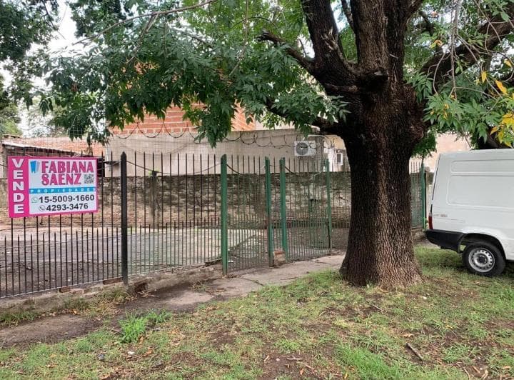 Casa a Refaccionar en Excelente Ubicacion! - 2