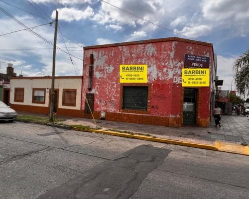 Oportunidad: Venta en Block, 2 Locales Sobre Av Mas Viviendas. 281 m² Cubtos - 2