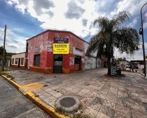 Oportunidad: Venta en Block, 2 Locales Sobre Av Mas Viviendas. 281 m² Cubtos - 3