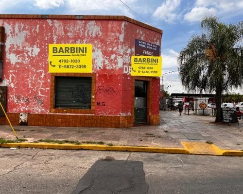 Oportunidad: Venta en Block, 2 Locales Sobre Av Mas Viviendas. 281 m² Cubtos - 5